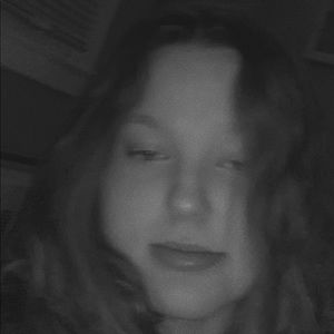 Meet your Posher, Chloe